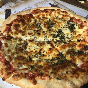 Le Paon - Margherita pizza - Brasseries Near Me - Brussels, BRU Le Paon - Margherita pizza - Brasseries Near Me - Brussels, BRU