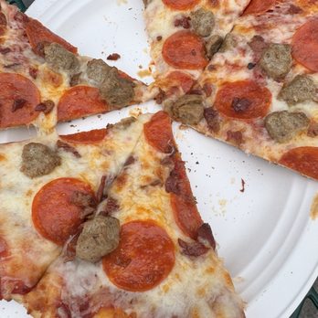 Full Moon Pizza - Food Trucks Near Me - Petoskey, Michigan Full Moon Pizza - Food Trucks Near Me - Petoskey, Michigan