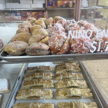 La Canasta Bakery - Bakeries Near Me - Chicago, Illinois