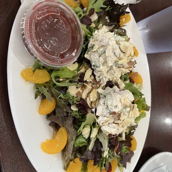 Deerwood Bistro - Fall BISTRO SALAD with chicken - Cafes Near Me - Jacksonville, Florida Deerwood Bistro - Fall BISTRO SALAD with chicken - Cafes Near Me - Jacksonville, Florida
