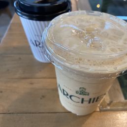 White mocha blended coffee and hot latte White mocha blended coffee and hot latte