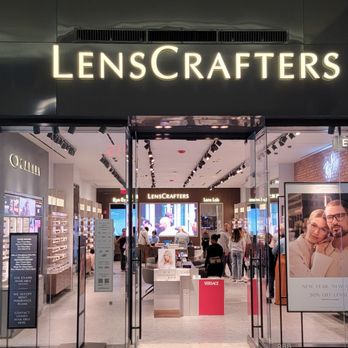 LensCrafters - Storefront entranceway inside mall near the cajan crab restaurant - Eyewear & Opticians Near Me - Pembroke Pines, Florida