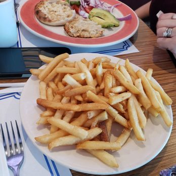 Majestic Diner - Wife's fries and avocado toast - Diners Near Me - Westbury, New York