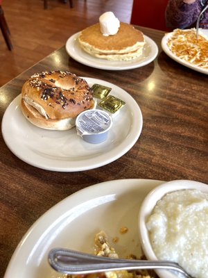 Cindi’s NY Deli & Restaurant by null