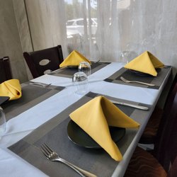 Indian Curry Club - Inside table setting