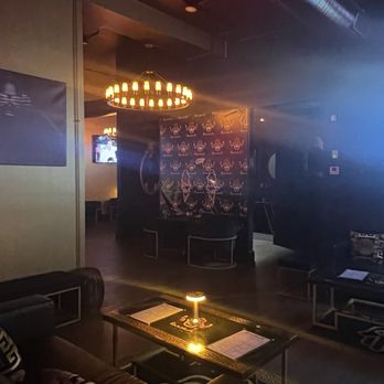 Ranoush - Lounge area - Hookah Bars Near Me - St. Louis, Missouri