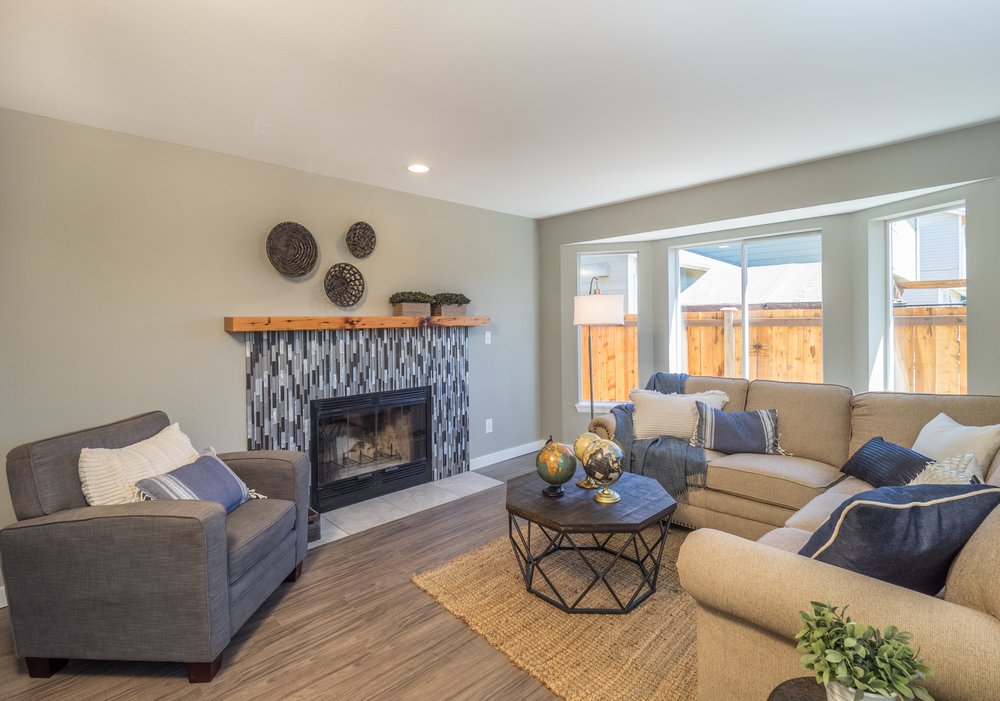 Slide of Estafette Services