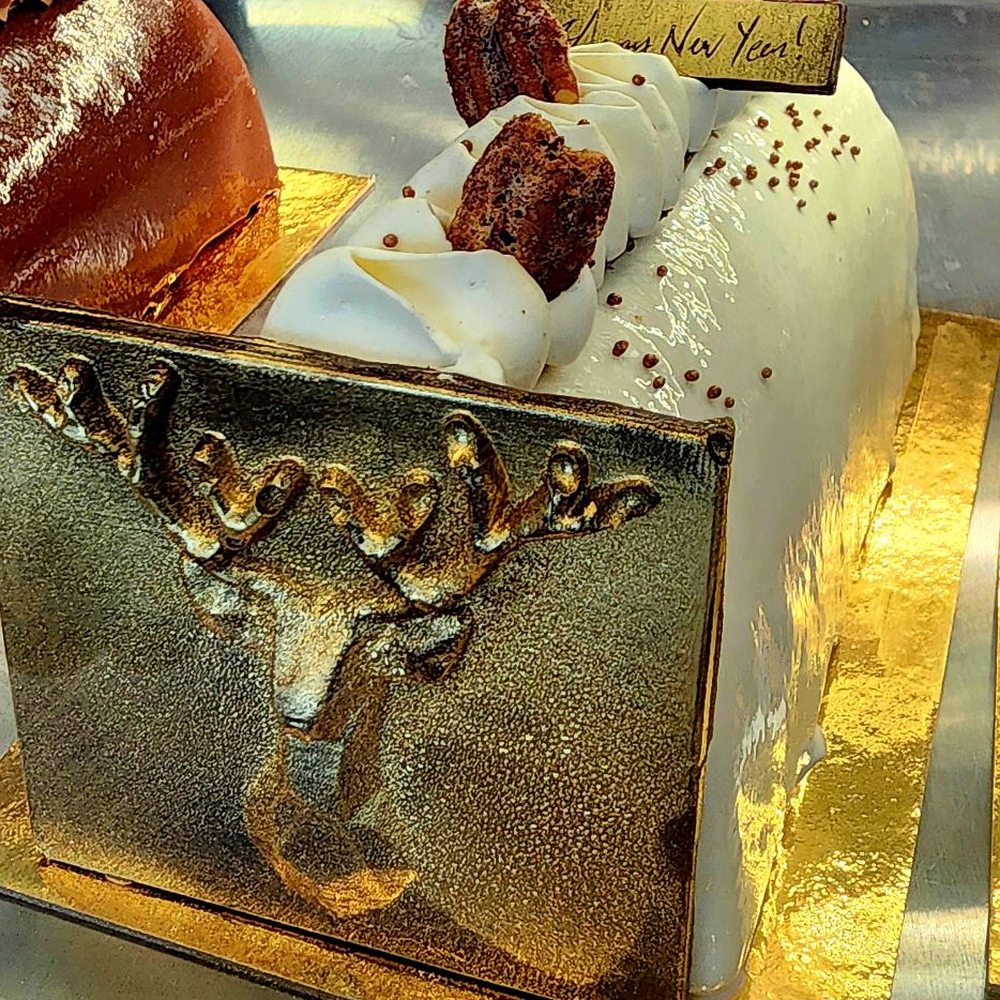 Pourquoi Pas - Christmas log - Bakeries Near Me - Coquitlam, British Columbia