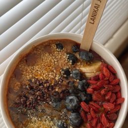 Açaí superfood with almond butter