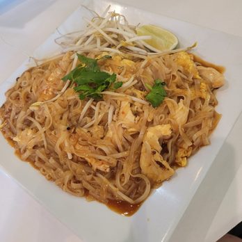 Lotus Thai Dining - Chicken pad thai - Thai Near Me - Columbia, South Carolina