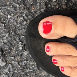 Deep Creek Salon and Massage - The worst pedicure ever. Stay away.