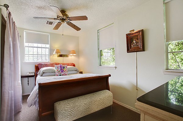 B & W Courtyards Inn by null