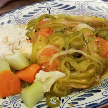 La Choza - Veracruz Fish Fillet: white wine, tomato, bell pepper, onion, olives and capers (194 pesos) - Mexican Near Me - Cozumel, ROO La Choza - Veracruz Fish Fillet: white wine, tomato, bell pepper, onion, olives and capers (194 pesos) - Mexican Near Me - Cozumel, ROO