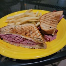 lack luster Rueben. Not horrible, but not great. lack luster Rueben. Not horrible, but not great.