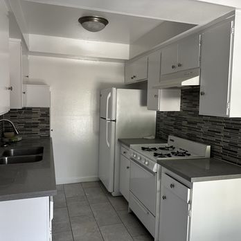 Iris Apartments - Kitchen - Apartments Near Me - Torrance, California Iris Apartments - Kitchen - Apartments Near Me - Torrance, California