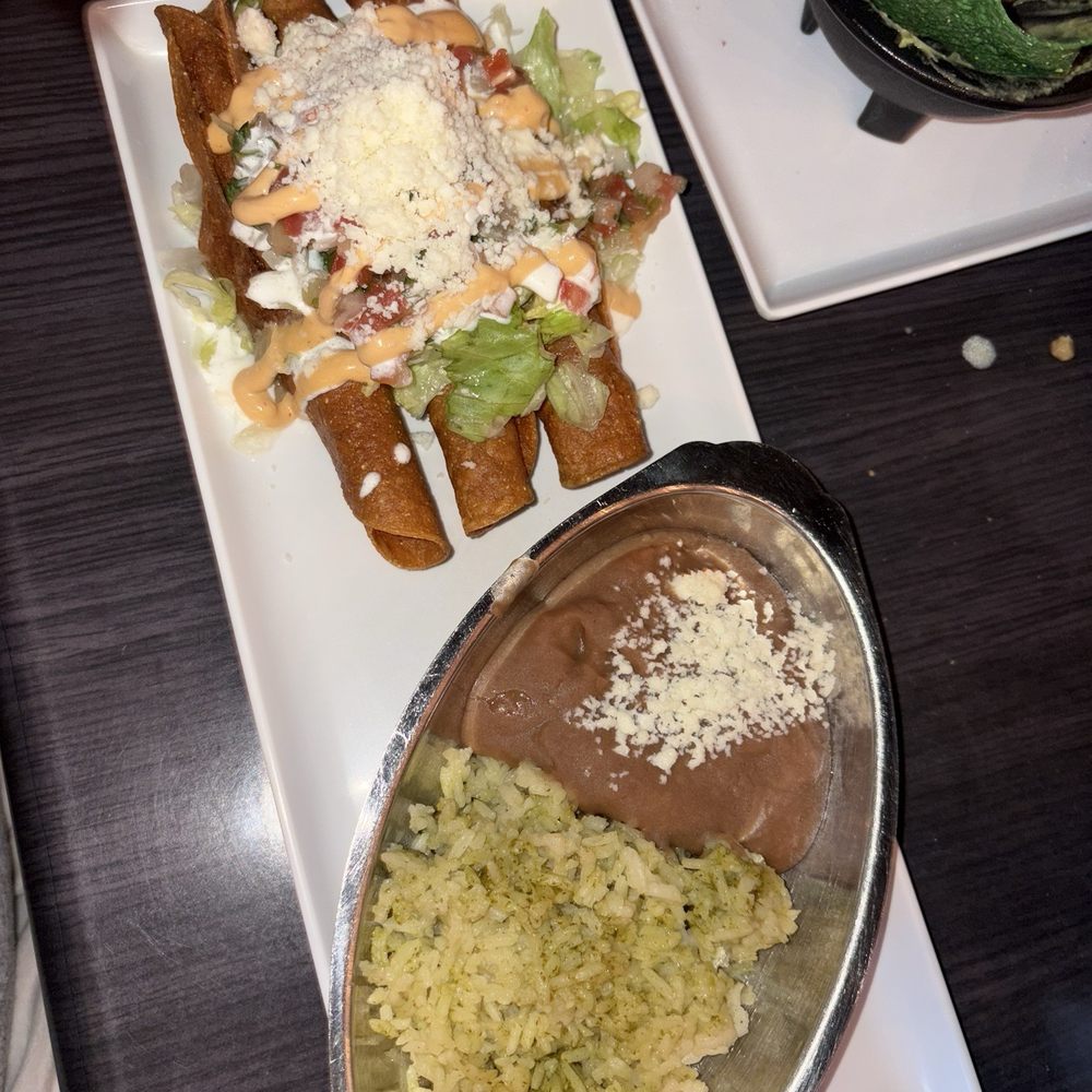 Flautas , Guacamole w/Chips