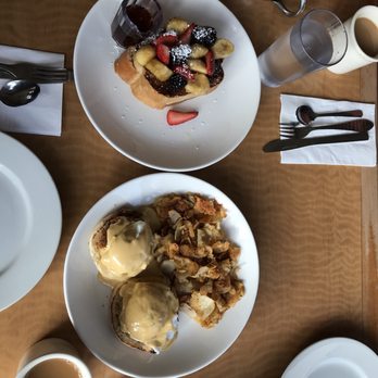 Cafe M - Crab Cake Benedict and Cinnamon Stuffed French Toast - Breakfast & Brunch Near Me - Berkeley, California