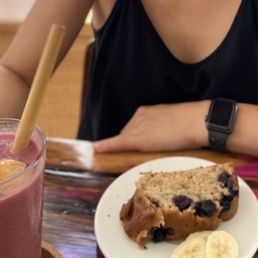 Banana bread and smoothie