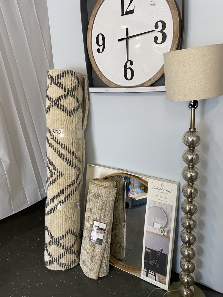 DISCOUNT CENTRAL Updated August 2024 515 N Hwy 65, Lincoln, Missouri Discount Store