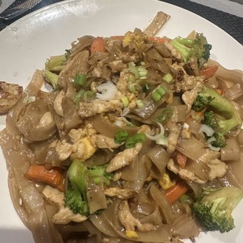 Mango Tree Thai Cafe - Pad See Ew - Thai Near Me - Charleston, South Carolina
