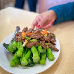 May Mei Restaurant - Beef with seasonal vegetables