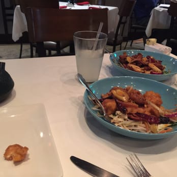 Chan's Bistro - Entremes de Camaron enchilado y alitas de pollo en una riquisima Cama de verduras. - Chinese Near Me - Tijuana, BCN