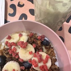 Emilie & the Cool Kids - Yogurt bowl and iced matcha