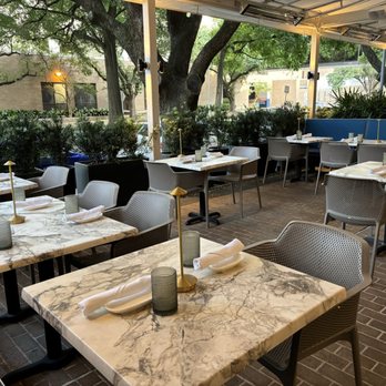 Granger's - Patio dining on Caroline - Seafood Near Me - Houston, Texas