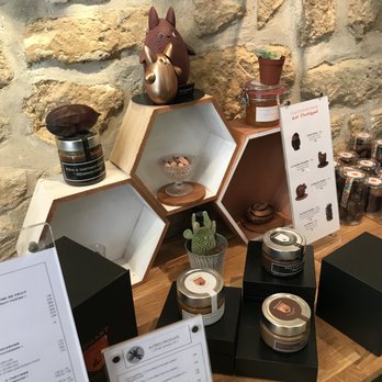 Edwart Chocolatier - Cool display. - Chocolatiers & Shops Near Me - Paris, 75