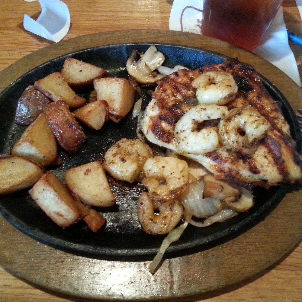 Applebee's Grill + Bar - Bourbon Street Chicken and Shrimp with red potatoes - American Near Me - Athens, Texas