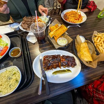 Dengeos - Gyro dinner, 1/2 rack rib dinner, cheese burger and fries, spaghetti. - Italian Near Me - Glenview, Illinois