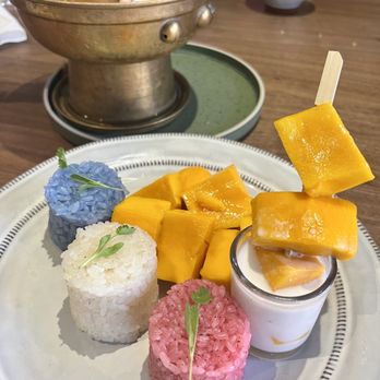Star Leaf - I've never seen mango sticky rice served like this! So cute!! - Asian Fusion Near Me - Pasadena, California Star Leaf - I've never seen mango sticky rice served like this! So cute!! - Asian Fusion Near Me - Pasadena, California