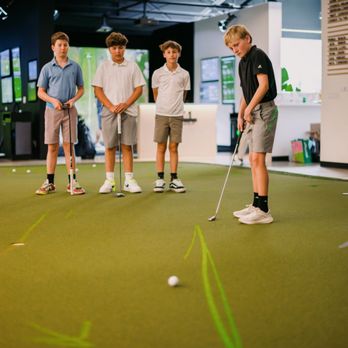 Studio Golf South Bay - 1,000 sq. ft. PuttView putting green - Golf Lessons Near Me - El Segundo, California Studio Golf South Bay - 1,000 sq. ft. PuttView putting green - Golf Lessons Near Me - El Segundo, California