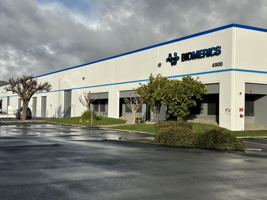 Exterior Painting Projects: Commercial Building in Fairfield CA - Just a fresh coat of paint and this commercial building looks new and clean.