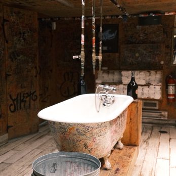 La Bûche - Bathroom - Canadian (New) Near Me - Quebec City, Quebec La Bûche - Bathroom - Canadian (New) Near Me - Quebec City, Quebec