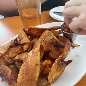 The Beehive - BEEHIVE FRITES** PHENOM - American Near Me - Boston, Massachusetts