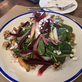 Scaddabush Italian Kitchen & Bar - Beet and goat cheese salad - Italian Near Me - Guelph, Ontario Scaddabush Italian Kitchen & Bar - Beet and goat cheese salad - Italian Near Me - Guelph, Ontario