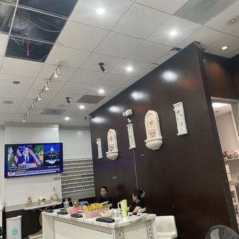 LV's Nails And Spa - Nail Salons Near Me - San Diego, California