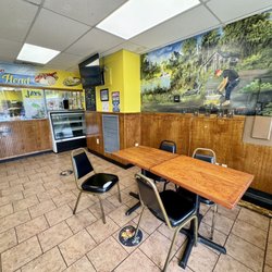 Island Fish Head Jamaican Restaurant and Jay’s Smoothie Bar - Inside