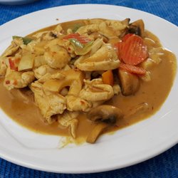 China Restaurant Yasmin - Hähnchenbrustfilet mit Gemüse und Currysoße.