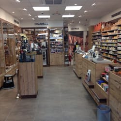 Wolsdorff Tobacco - Der neue Verkaufsraum. Im Hintergrund links der begehbare Humodor.
