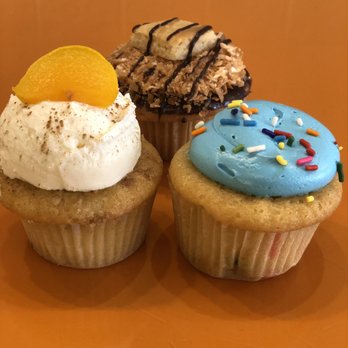 Molly's Cupcakes - Desserts Near Me - Chicago, Illinois