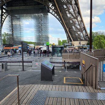La Tour Eiffel - Landmarks & Historical Buildings Near Me - Paris, 75