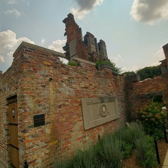 Holliday Park - Fancy bathrooms are next to the ruins. - Parks Near Me - Indianapolis, Indiana