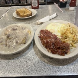 Small biscuit and gravy and corned beef hash Small biscuit and gravy and corned beef hash