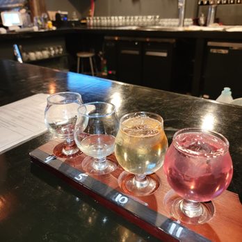 Black Rabbit Meads - A flight - Meaderies Near Me - Reno, Nevada Black Rabbit Meads - A flight - Meaderies Near Me - Reno, Nevada