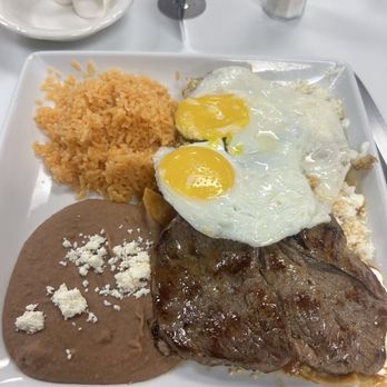 Kukulcan Mexican Restaurant - Steak chilaquiles with green and red sauce - Mexican Near Me - Dallas, Texas Kukulcan Mexican Restaurant - Steak chilaquiles with green and red sauce - Mexican Near Me - Dallas, Texas