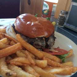 Mack's Place - Burger looks pretty but not cooked correctly