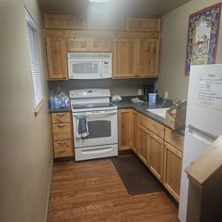 Butte Meadows Mercantile & Resort - Kitchen