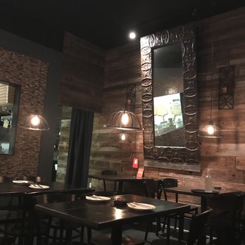 Spinning Dough - More detail to the interior but not to the food. - Pizza Near Me - Oakland, California